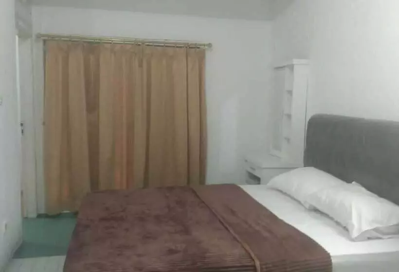 Hotelli Express O 92061 Omah Oewie Syariah