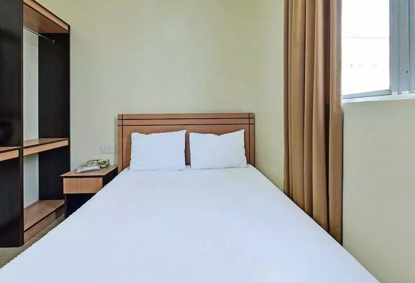 Hotelli Express O 92061 Omah Oewie Syariah