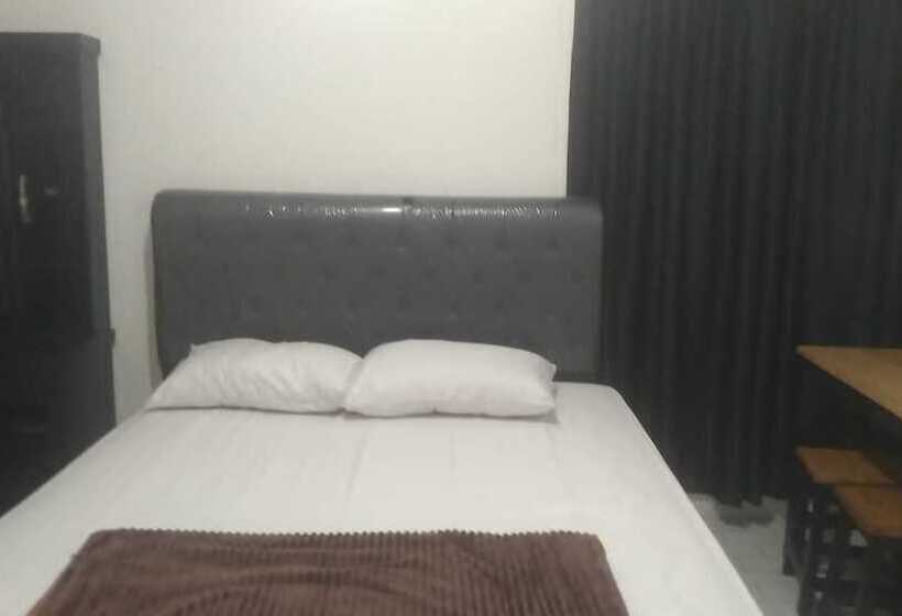 בית מלון כפרי Express O 92061 Omah Oewie Syariah