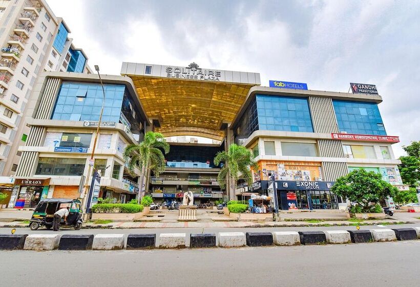 Hotel Fabexpress Solitaire, Surat