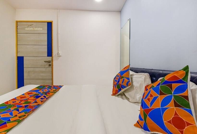 Hotel Fabexpress Solitaire, Surat