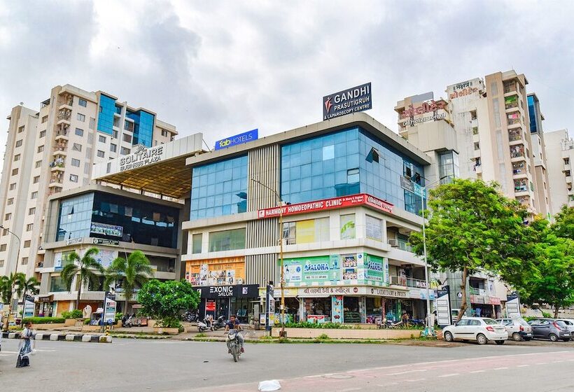 Hotel Fabexpress Solitaire, Surat