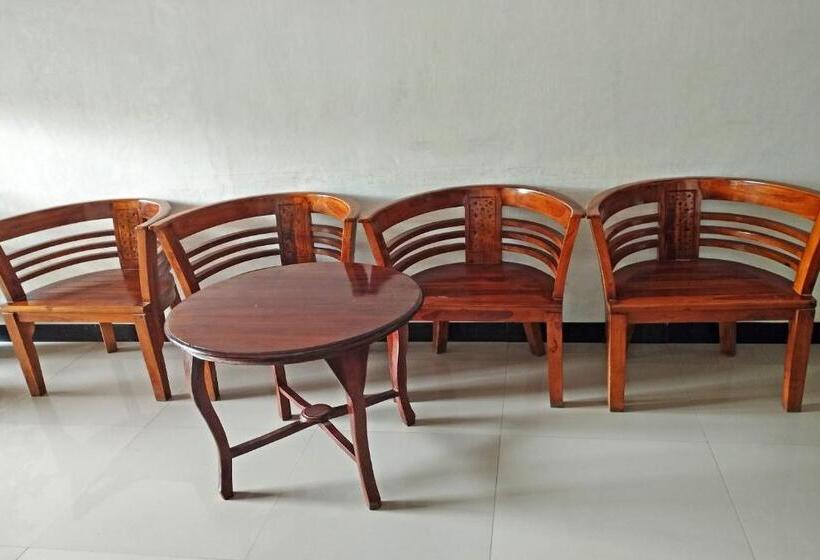 בית מלון כפרי Oyo 92002 Wisma Samudra