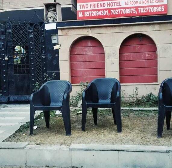 בית מלון כפרי Oyo Two Friends