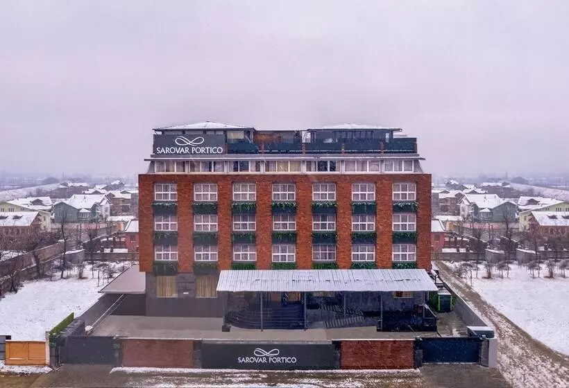 ホテル Sarovar Portico Srinagar