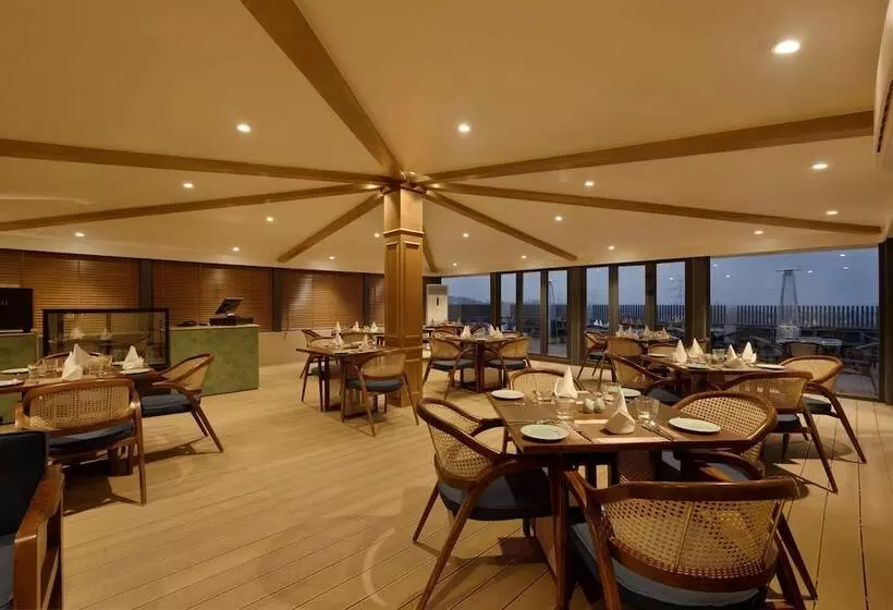 ホテル Sarovar Portico Srinagar