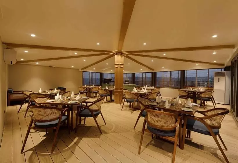 ホテル Sarovar Portico Srinagar