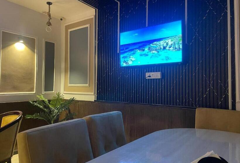 호텔 The Royal Presidency Inn