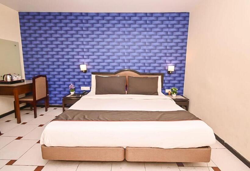 호텔 The Royal Presidency Inn