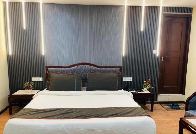 호텔 The Royal Presidency Inn