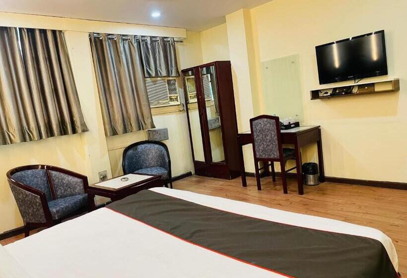 호텔 The Royal Presidency Inn