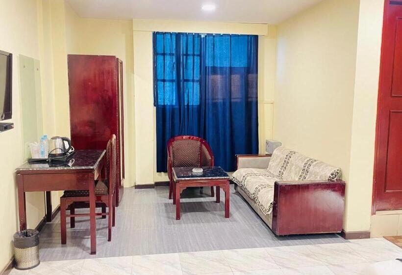 호텔 The Royal Presidency Inn