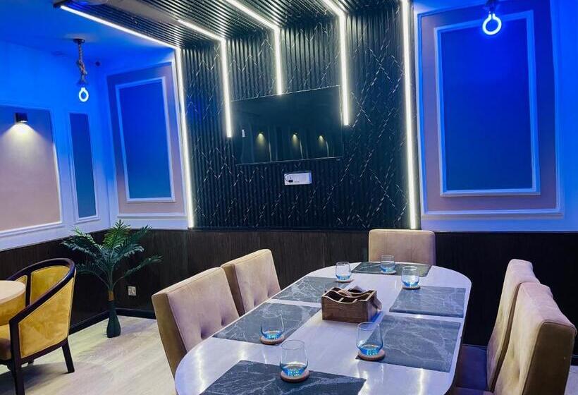 호텔 The Royal Presidency Inn