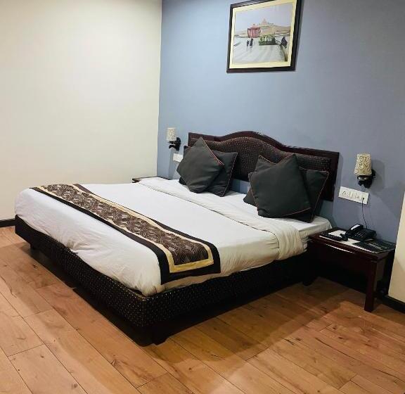 호텔 The Royal Presidency Inn