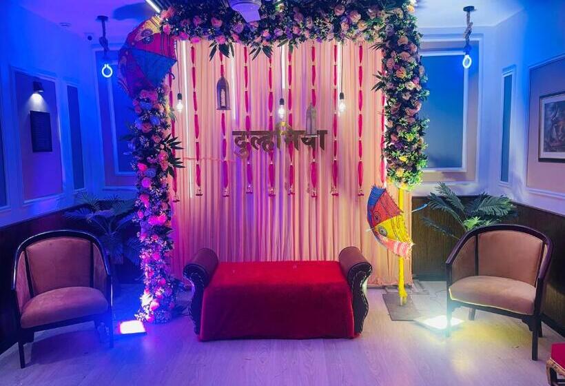 호텔 The Royal Presidency Inn