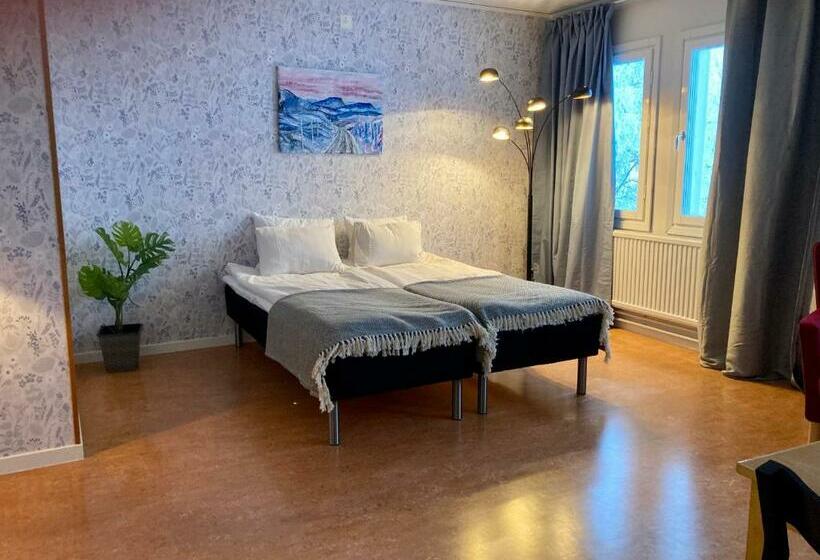 ユースホステル Kuttainen Lodge