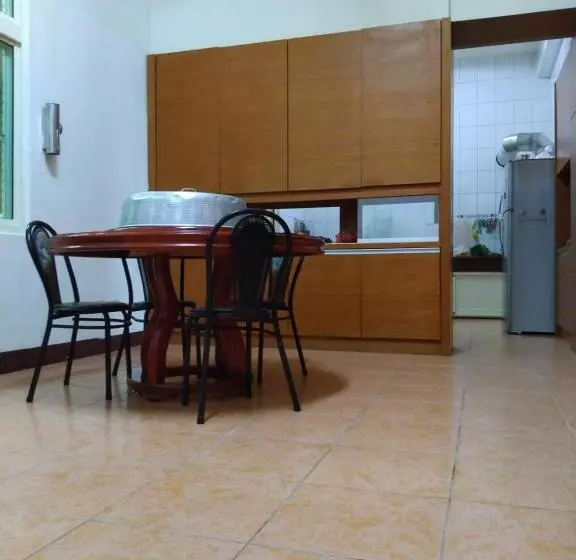 تختخواب و صبحانه Ming Camphor Homestay