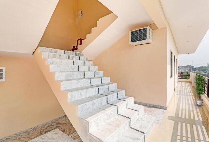 فندق Collection O Sundaram Resort