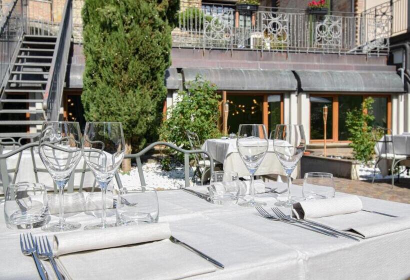 Cora Aparthotel Stradivari