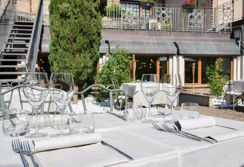 Cora Aparthotel Stradivari