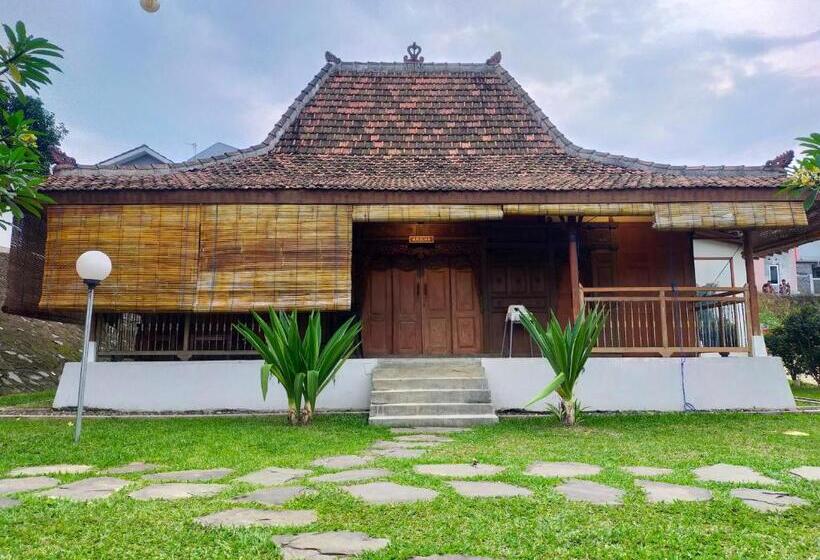 Otel Joglo Kumpul Resort