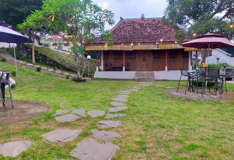 Otel Joglo Kumpul Resort