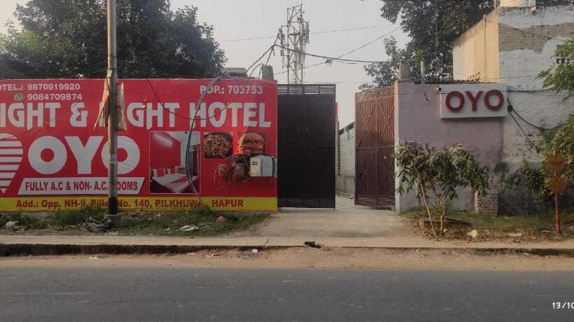 בית מלון כפרי Oyo Light And Night