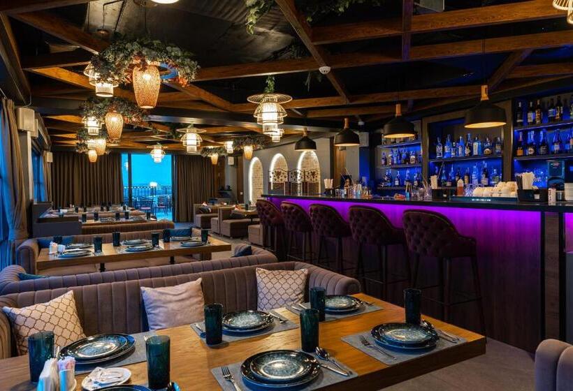 هتل Shamsan Airport