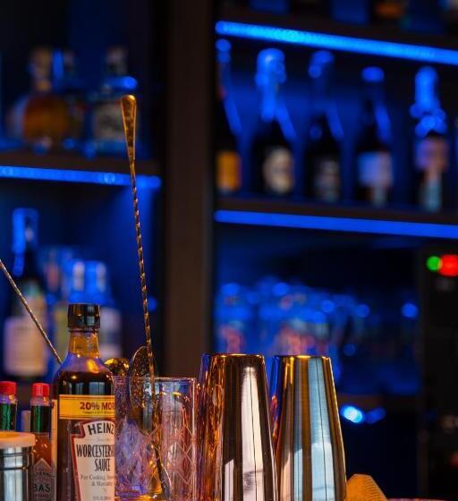 هتل Shamsan Airport