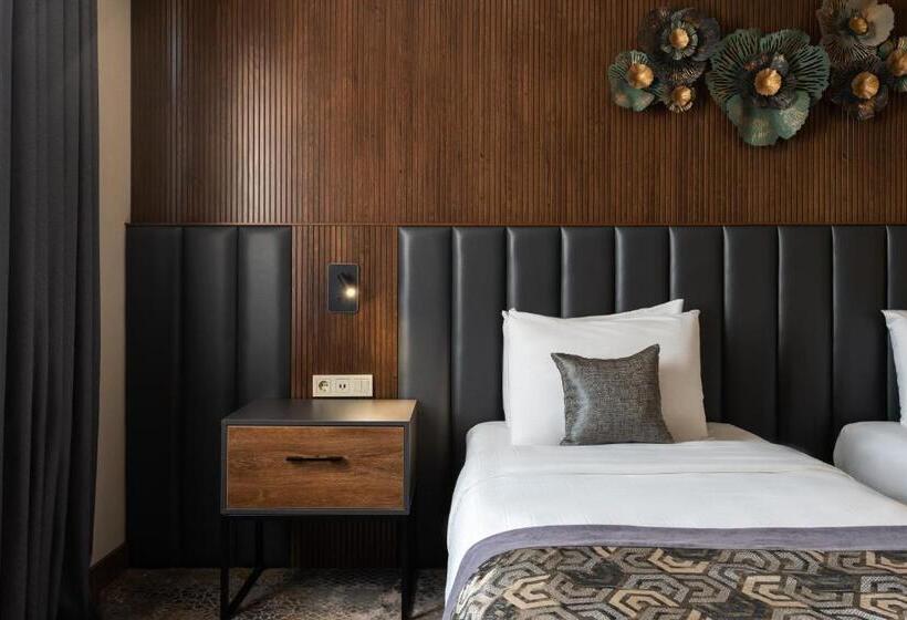 هتل Shamsan Airport