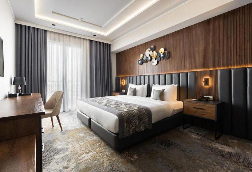 هتل Shamsan Airport