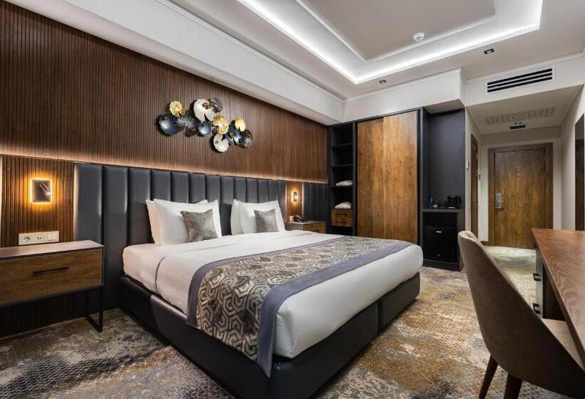 هتل Shamsan Airport