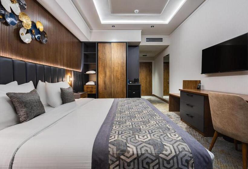 هتل Shamsan Airport