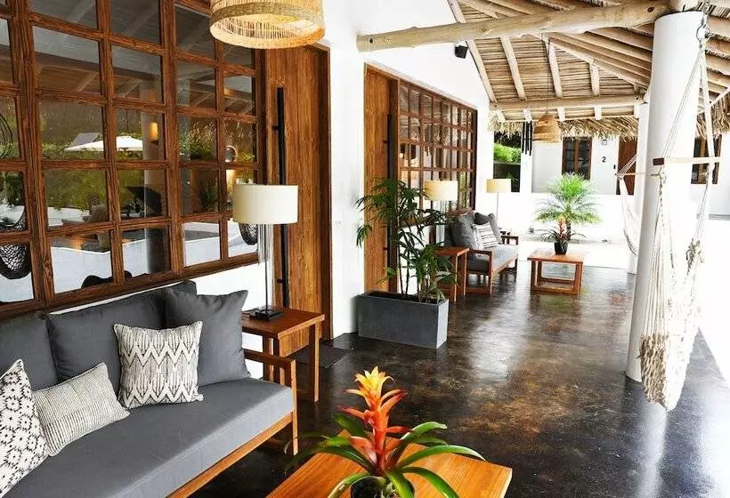 Hotelli Vayu Retreat Villas