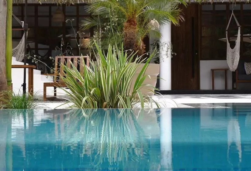 Hotelli Vayu Retreat Villas