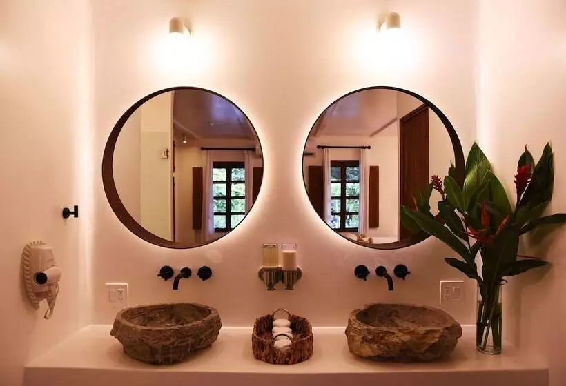 Hotelli Vayu Retreat Villas