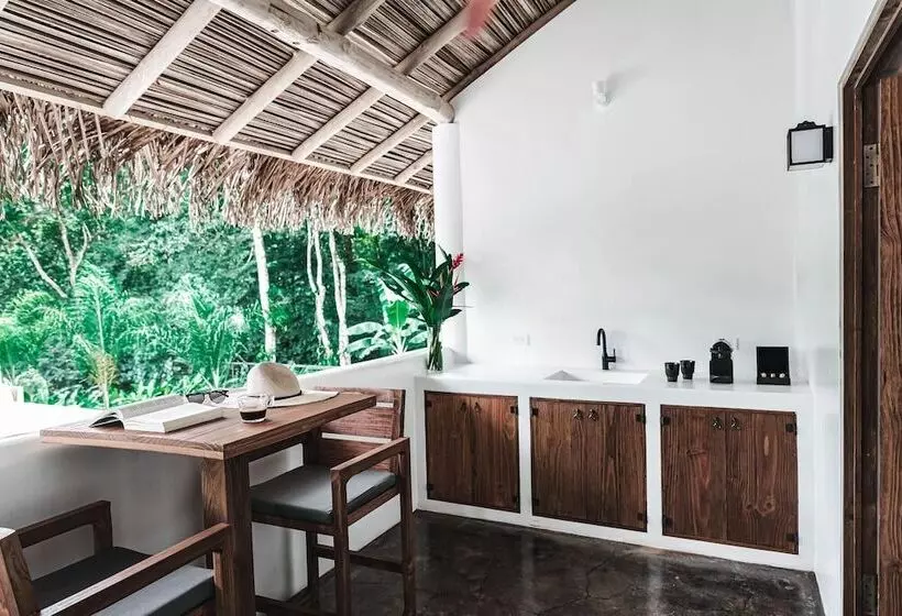 Hotelli Vayu Retreat Villas