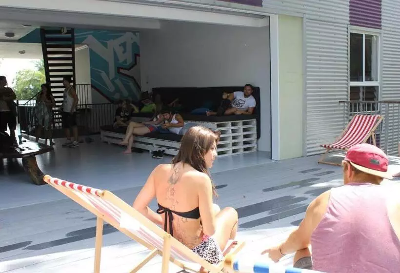 Общежитие Port Douglas Backpackers