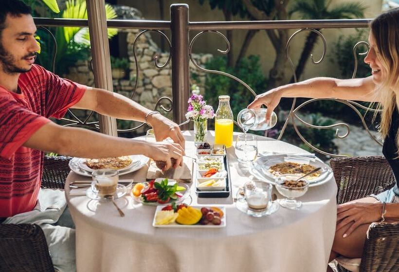 Cnaan Village Boutique Hotel & Spa