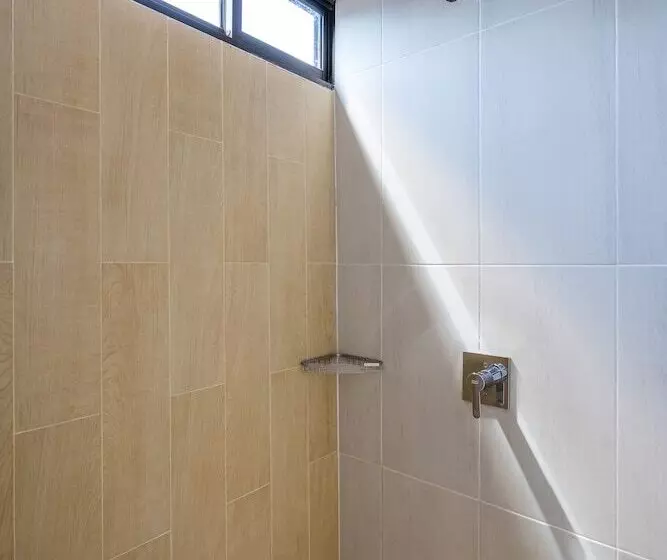 هتل Baan Suwantawe