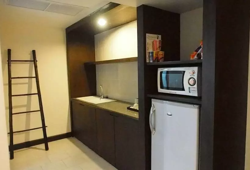 هتل Baan Suwantawe