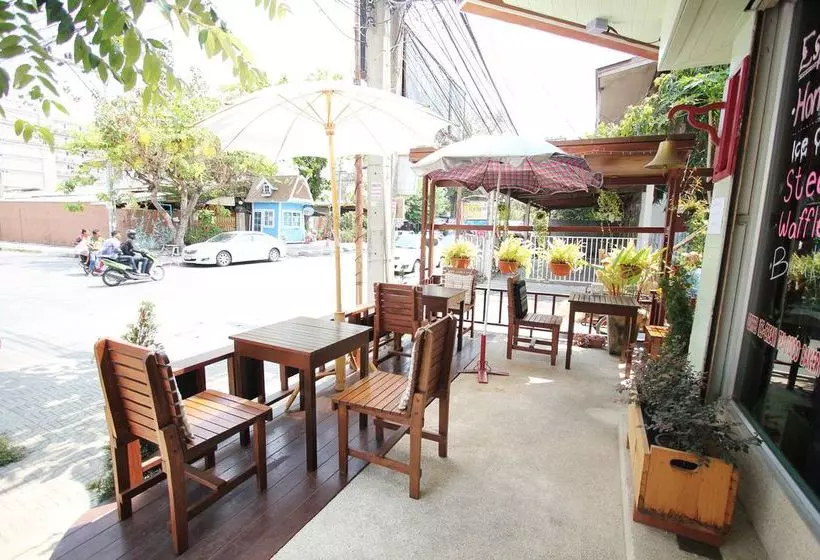 Hotel Chanchala Café & Hostel