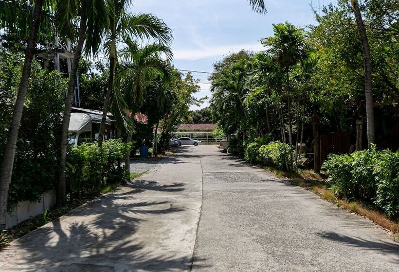 Отель Deeden Pattaya Resort