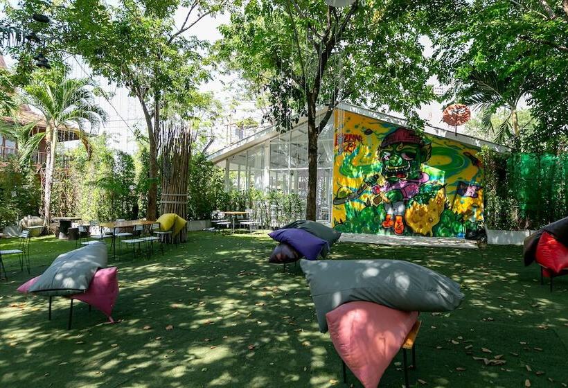 Отель Deeden Pattaya Resort