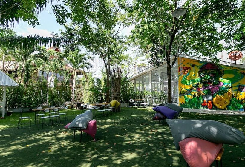 Отель Deeden Pattaya Resort