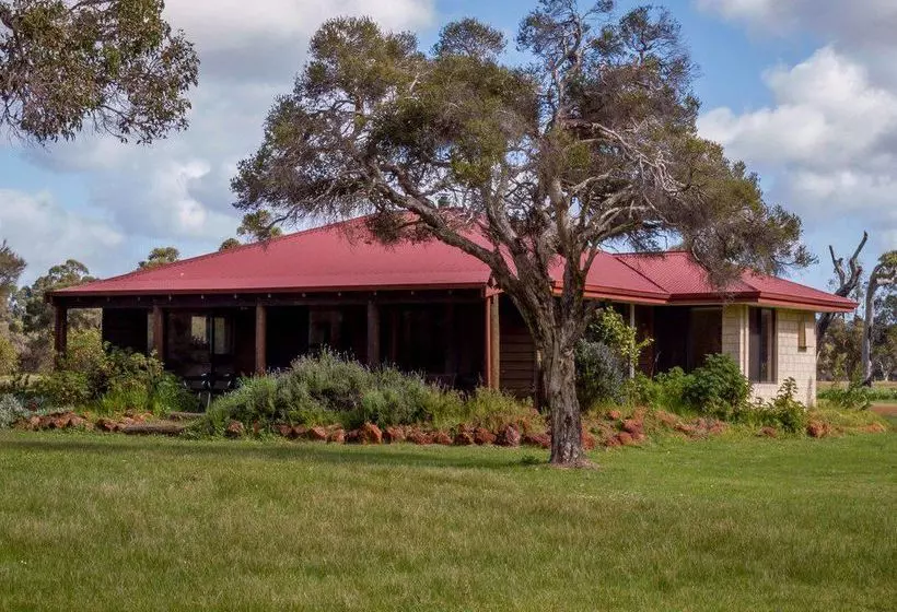 ホテル Dunsborough Rail Carriages & Farm Cottages