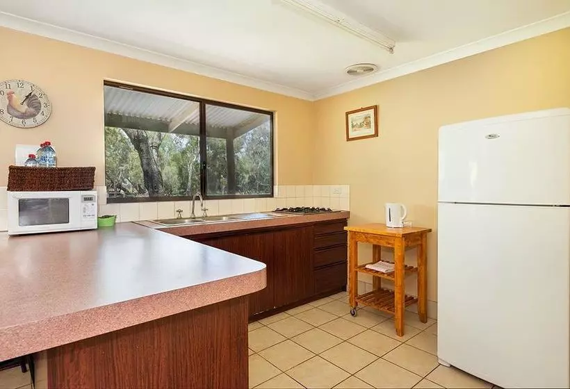 ホテル Dunsborough Rail Carriages & Farm Cottages