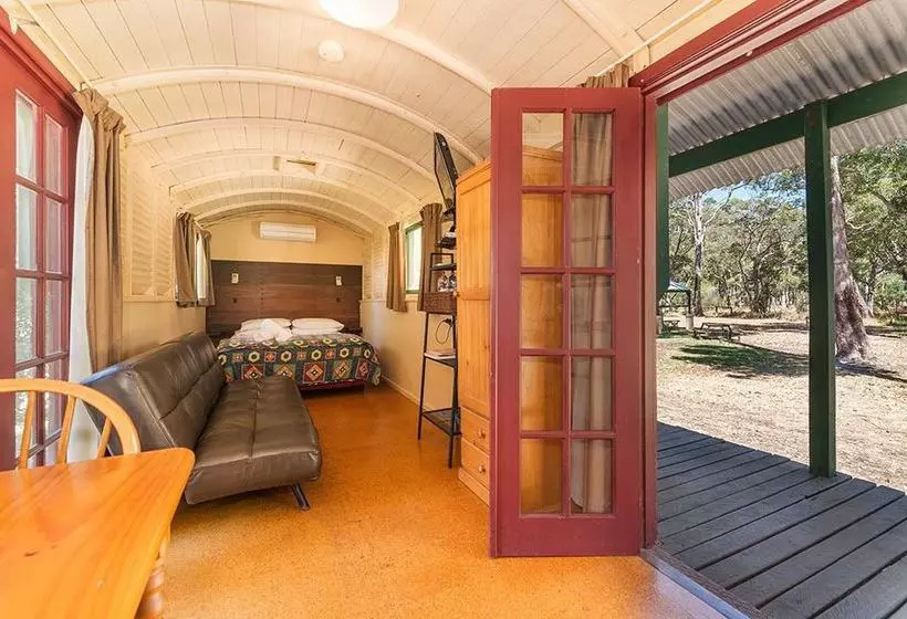 ホテル Dunsborough Rail Carriages & Farm Cottages