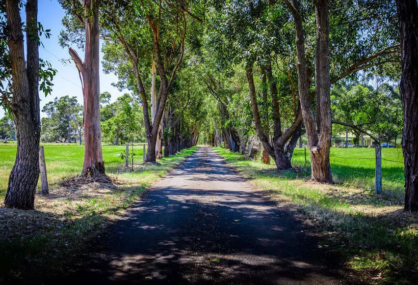 ホテル Dunsborough Rail Carriages & Farm Cottages