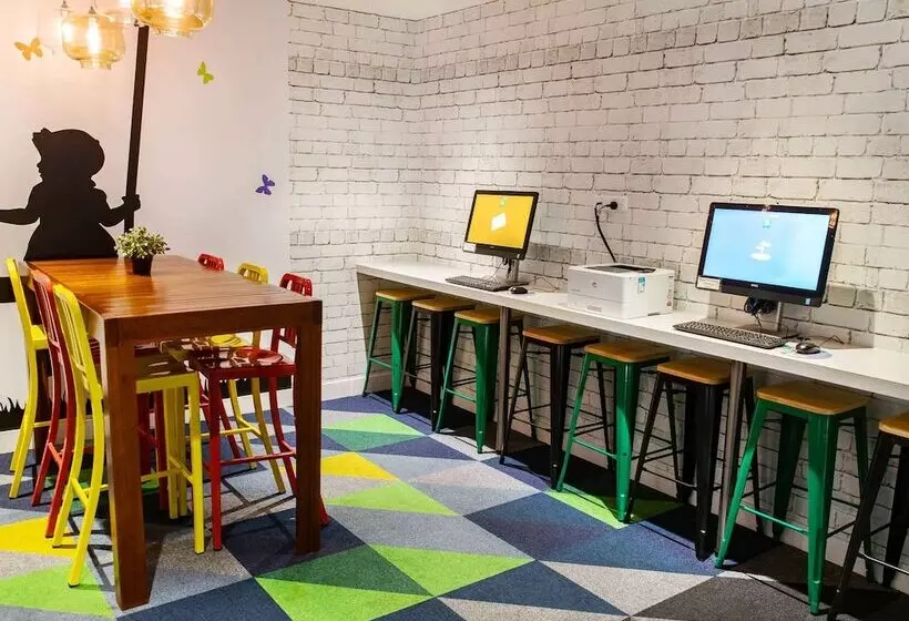 Отель Ibis Styles Brisbane Elizabeth Street